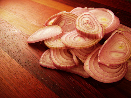 sliced-shallots-small